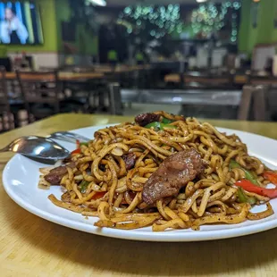 black pepper beef noodles $14