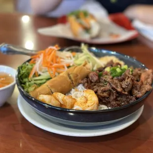 Vermicelli w/Grilled Pork, Shrimp &amp; Egg Roll
