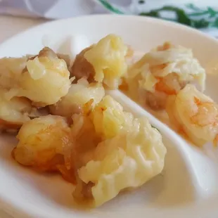 FYI, shrimp in their wonton. Not labeled on their menu for those who are allergic or just don't care for shrimp.