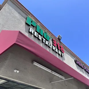 the exterior of a restaurant