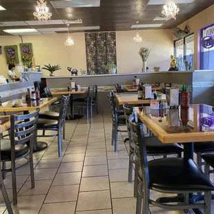 Peaceful interior! Jazz music too!