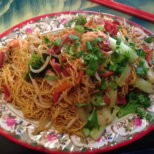 Fried egg noodle dish, combination