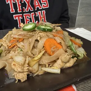 Drunken noodles with chicken