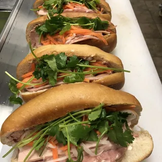 S6. Classic Banh Mi