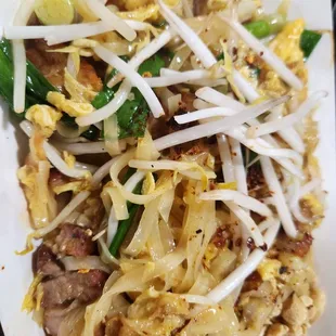Beef pad thai