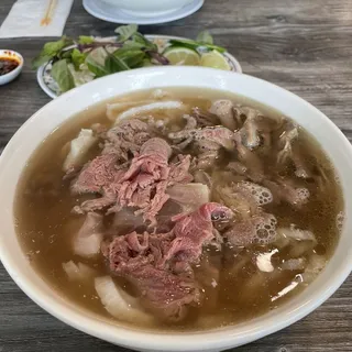 10. Pho Tai Nam Gan Sach