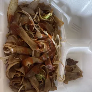 Brown fryer noodles with beef