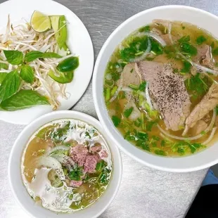 Pho ( beef noodle soup)