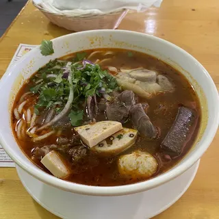 B6. Bun Bo Hue Original