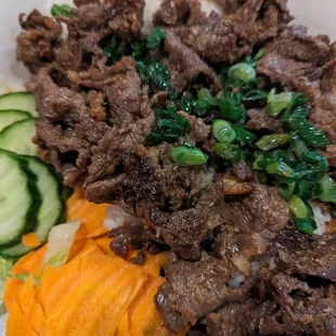 Grilled beef with rice bowl