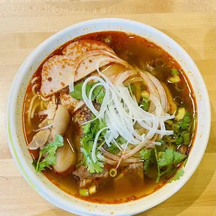 Beef & pork spicy noodle soup (bun bo hue)
