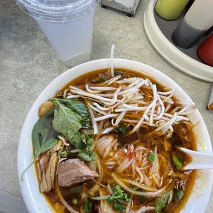 Coconut Juice &amp; Beef Stew with Rice Noodle! So yummiii