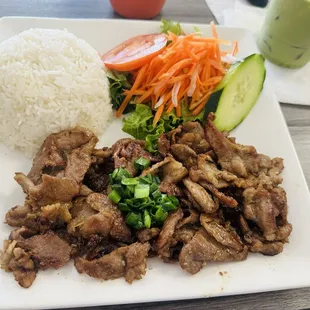 Grilled pork with white rice.