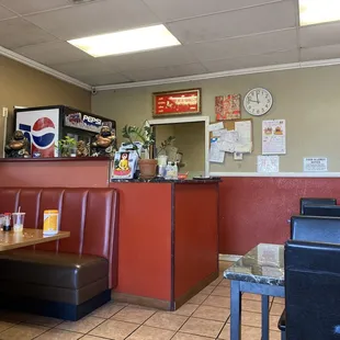 the interior of a fast food restaurant