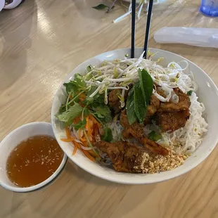 Vermicelli with shrimp and side sauce