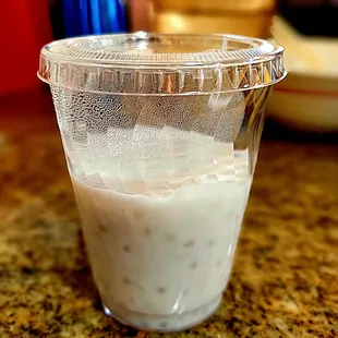 Chè chuối is banana pudding with tapioca pearls. Lots of tiny tapioca pearls.