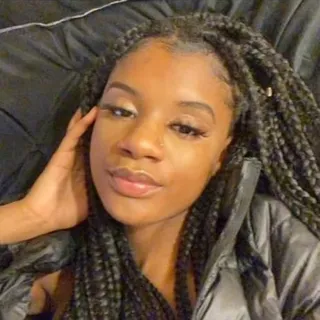 Nia W.