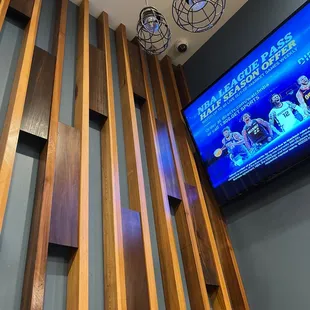 Latticed-like wall panelling