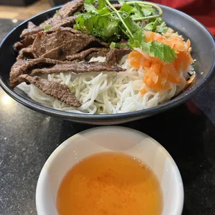 Vermicelli with grilled beef