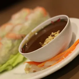 Fresh spring rolls with dipping sauce