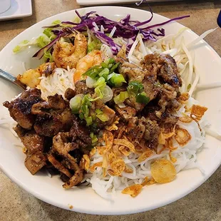 Bun Tom Thit Nuong (#32): vermicelli with grilled shrimp &amp; pork