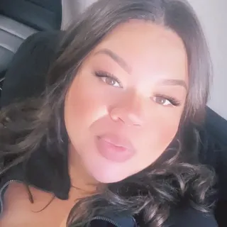 Tee F.