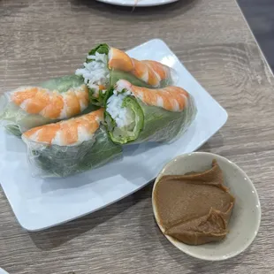 Spring roll and peanut sauce