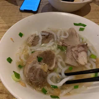N4. Banh Canh Gio Heo