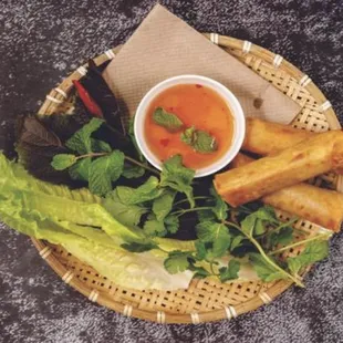 Shrimp egg rolls
Chā Giò