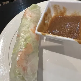 Spring roll with a forgettable peanut sauce