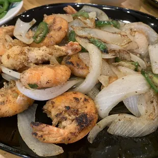 CS4. Tom Rang Muoi Crispy spicy shrimp. Deep-fried battered shrimp with head and shell on then pan sauteed with black pepper and salt.