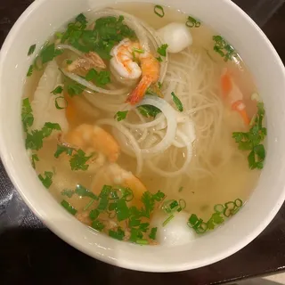 P16. Seafood Pho