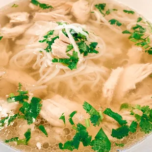 P07. Chicken with Rice Noodle (Beef Broth)