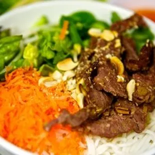 V4. Grilled Beef Vermicelli / Bún Bò Nng