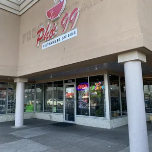 the outside of a restaurant