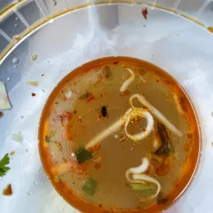 A fly on the noodle soup， so disgusting！