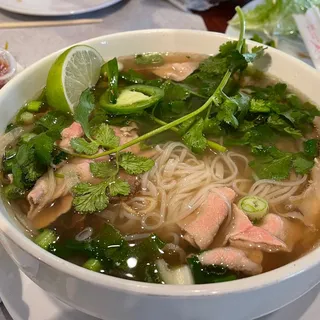 P5. Rare Steak, Well Done Flank and Tendon Soup