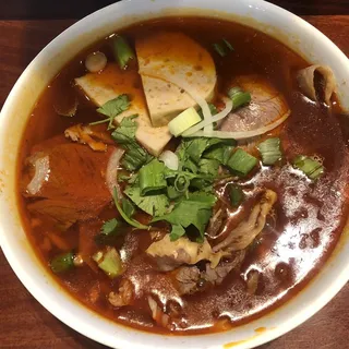 P15. Hue Spicy Noodle Soup
