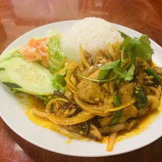 F4. Spicy Lemon Grass Chicken over Rice