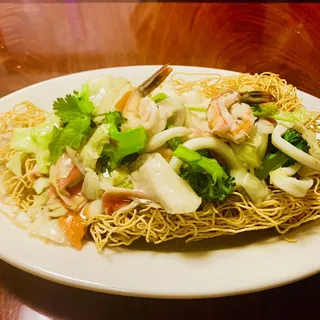 F6. Crispy Egg Noodle with Vegetables
