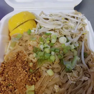 Shrimp pad thai