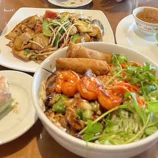 30e. Seafood Chow Mein