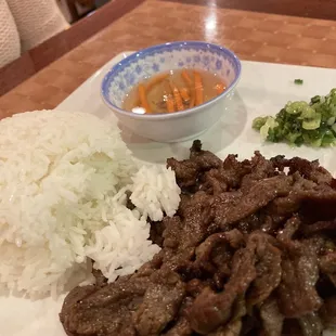 #24 Grill beef with steam rice. (special order - no veggie) Yummy!!!