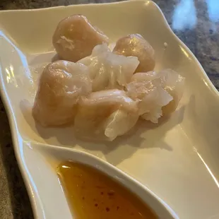 Steamed dumplings with shrimp