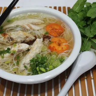 B3. Vermicelli with Fish and Shrimp Soup