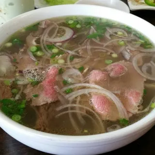 F7. Eye of Round Steak, Flank and Fatty Brisket Noodle Soup