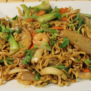 H4. Seafood Egg Noodle Soup