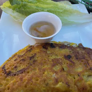 Crispy omelette with shrimp and pork belly