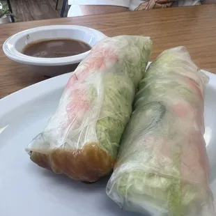 Spring rolls and peanut sauce