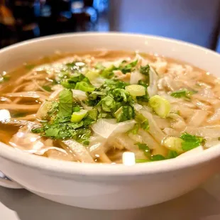 Pho - Medium chicken with beef broth